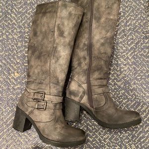 Grey under knee boots with heel